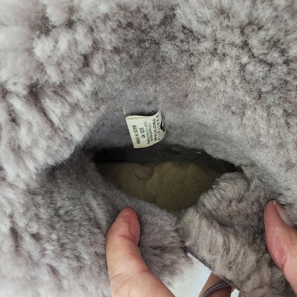 Ugg Bailey Button Lavender Sheepskin Boot Size 7 - Picture 6 of 14